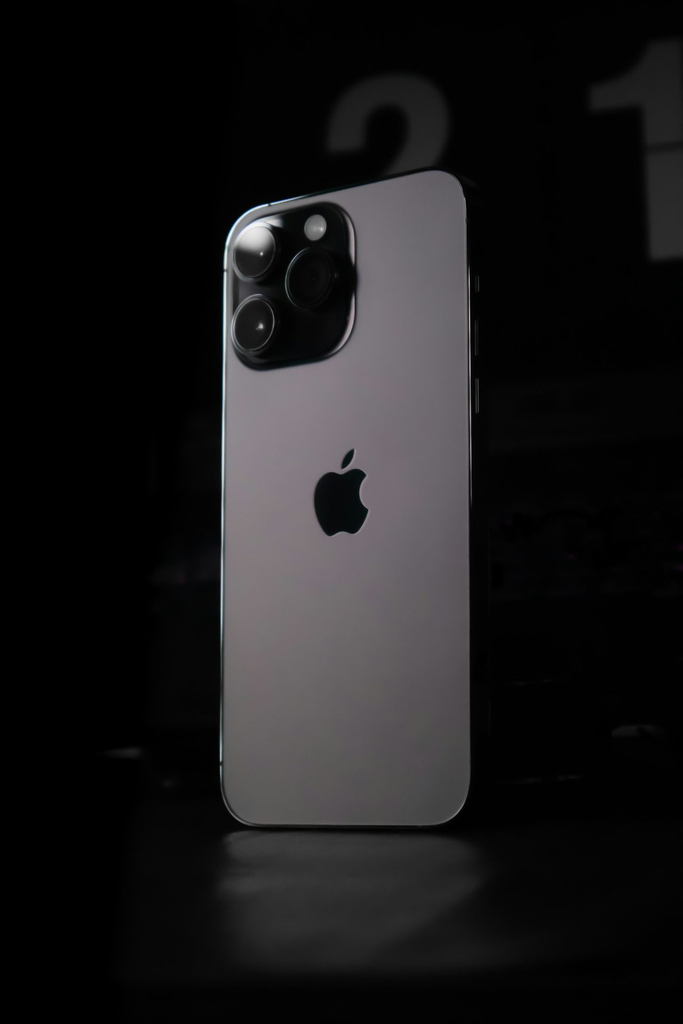 unsplash_uvMBSGlMSQQ_iPhone 14 pro max.webp