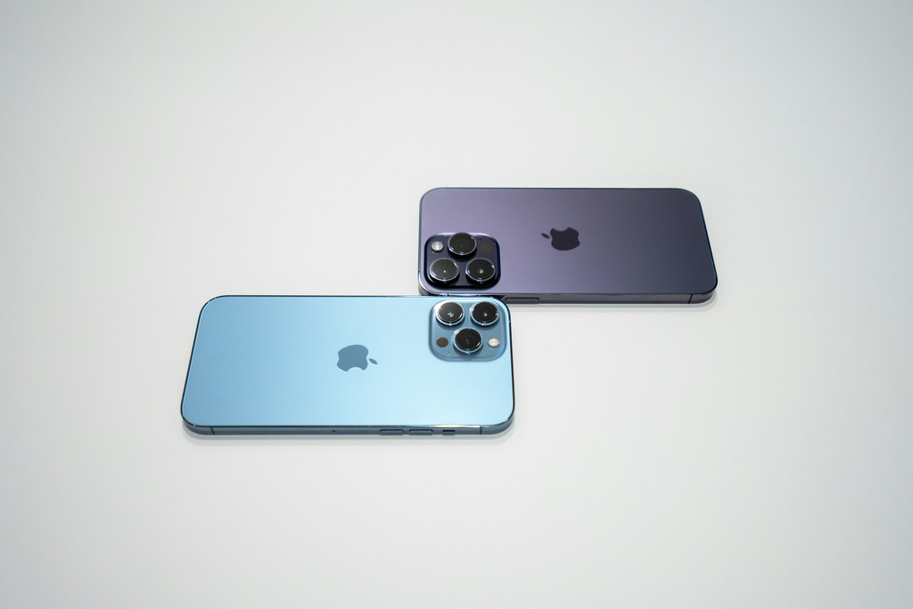 unsplash_Rm1sYMLXsp4_iPhone 14 pro max.webp.jpg