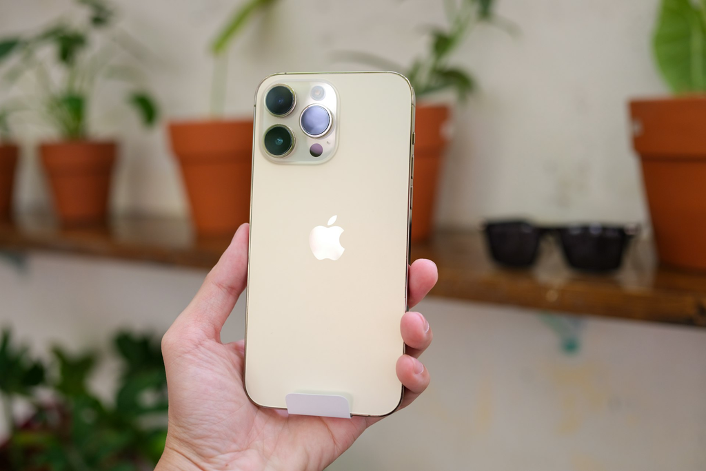unsplash_Pg4ao0WFs4A_iPhone 14 pro max.webp.jpg.jpg